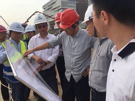 李兵調(diào)研四水共治項(xiàng)目.jpg 李兵調(diào)研四水共治項(xiàng)目.jpg